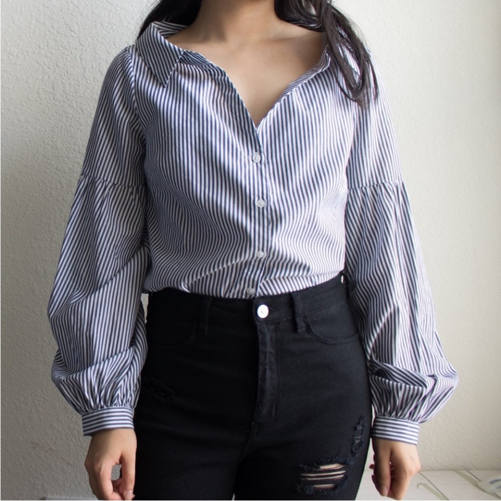 Banana Republic Blue and White Long Sleeve Button Down Shirt